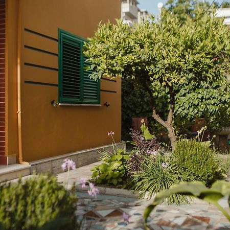 Rare Durres Apartment With Private Parking & Garden Esterno foto