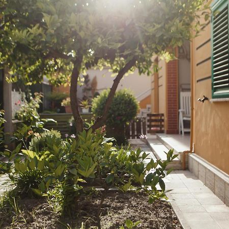 Rare Durres Apartment With Private Parking & Garden Esterno foto