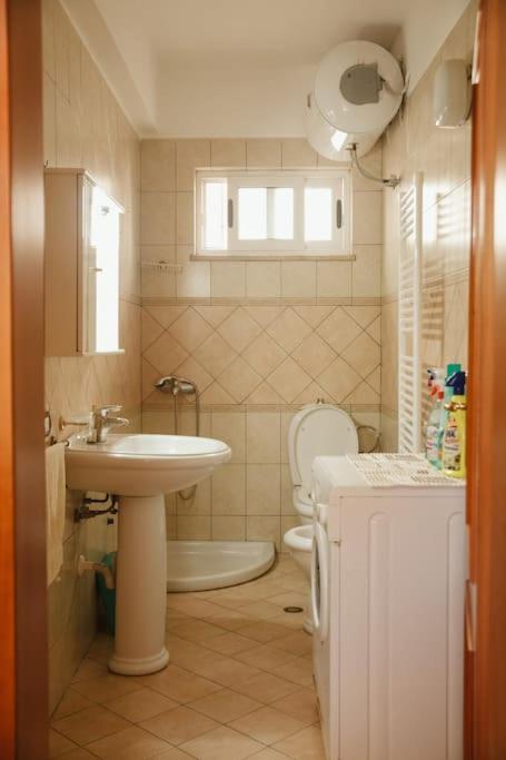 Rare Durres Apartment With Private Parking & Garden Esterno foto