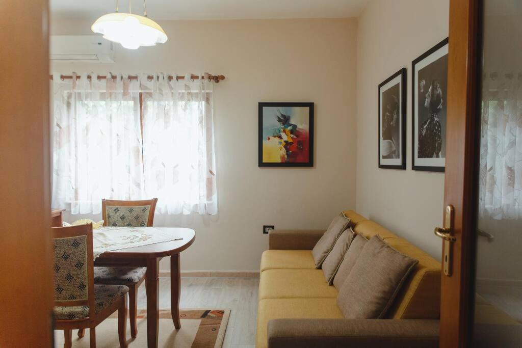 Rare Durres Apartment With Private Parking & Garden Esterno foto