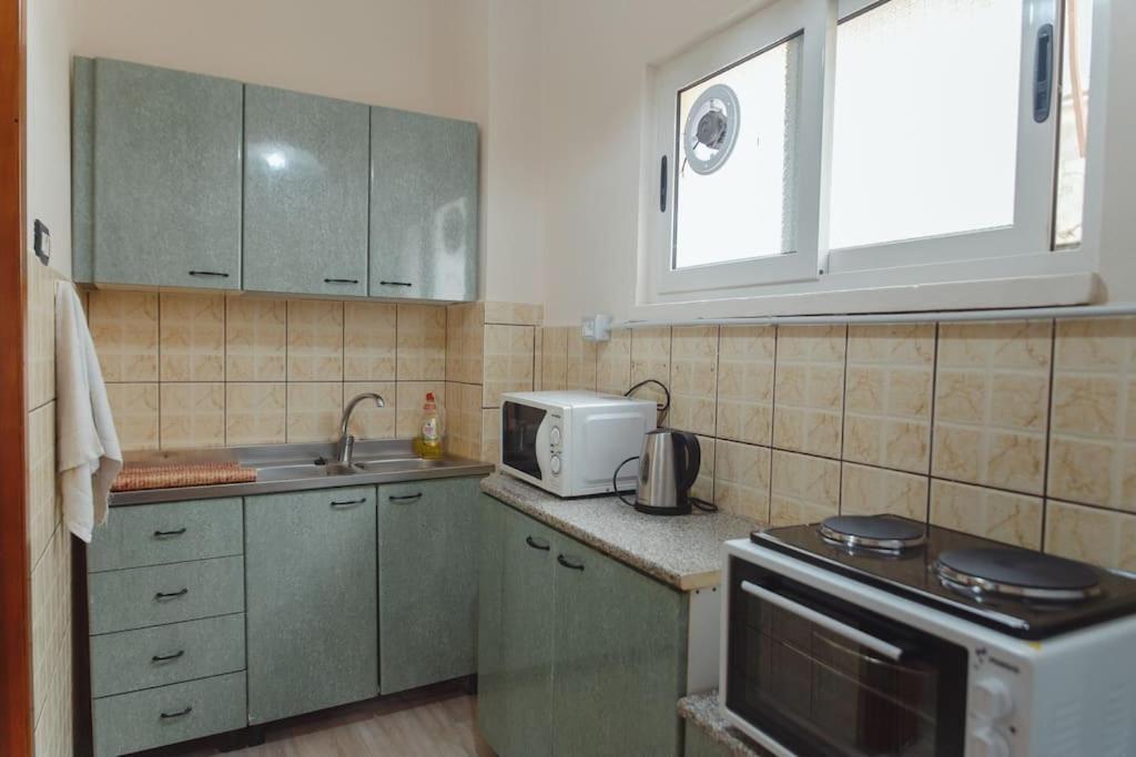 Rare Durres Apartment With Private Parking & Garden Esterno foto