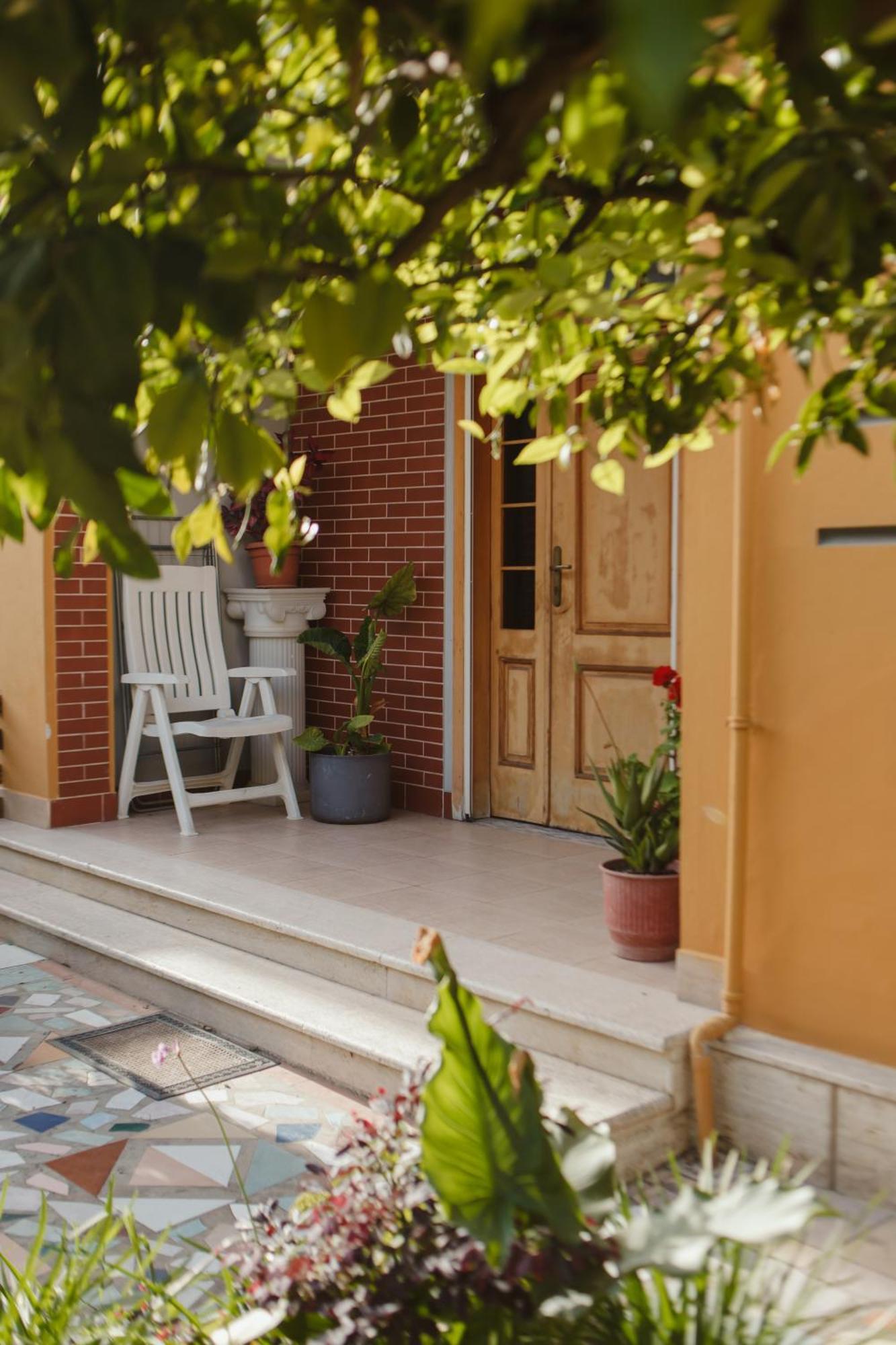Rare Durres Apartment With Private Parking & Garden Esterno foto